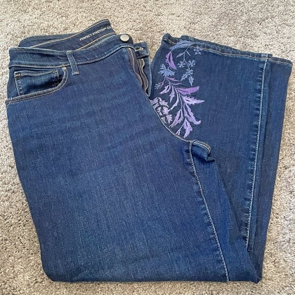 Chicos Embroidered Perfect Fit Girlfriend Straight Leg Ankle Jeans. 2 (12-L) - Picture 1 of 5